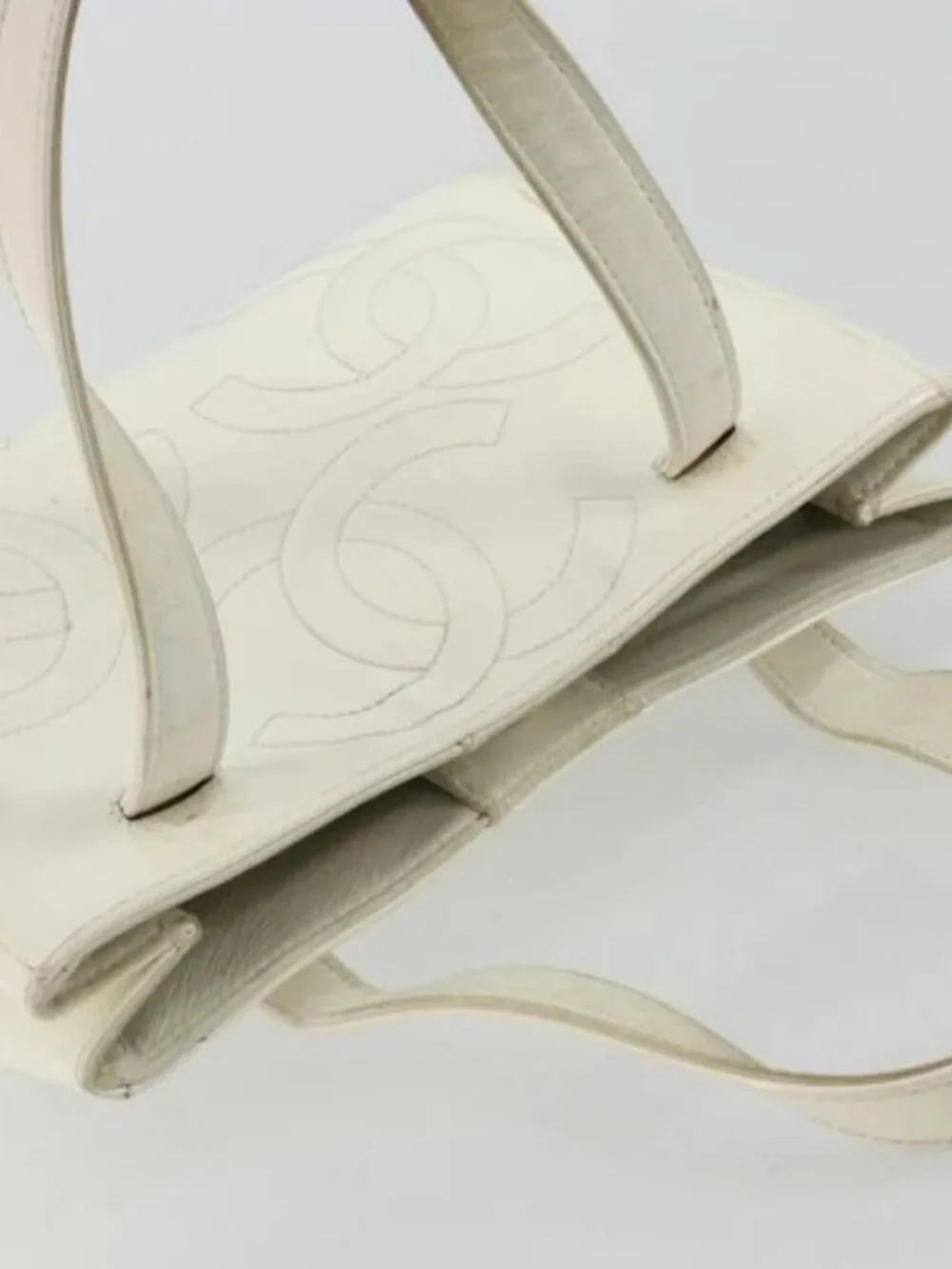 CHANEL Triple Coco Hand Bag Patent leather White CC Auth 180698
